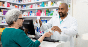 Idosos-sao-os-que-mais-confiam-no-farmaceutico-300x162 Remédio de graça? Como funciona o programa Farmácia Popular